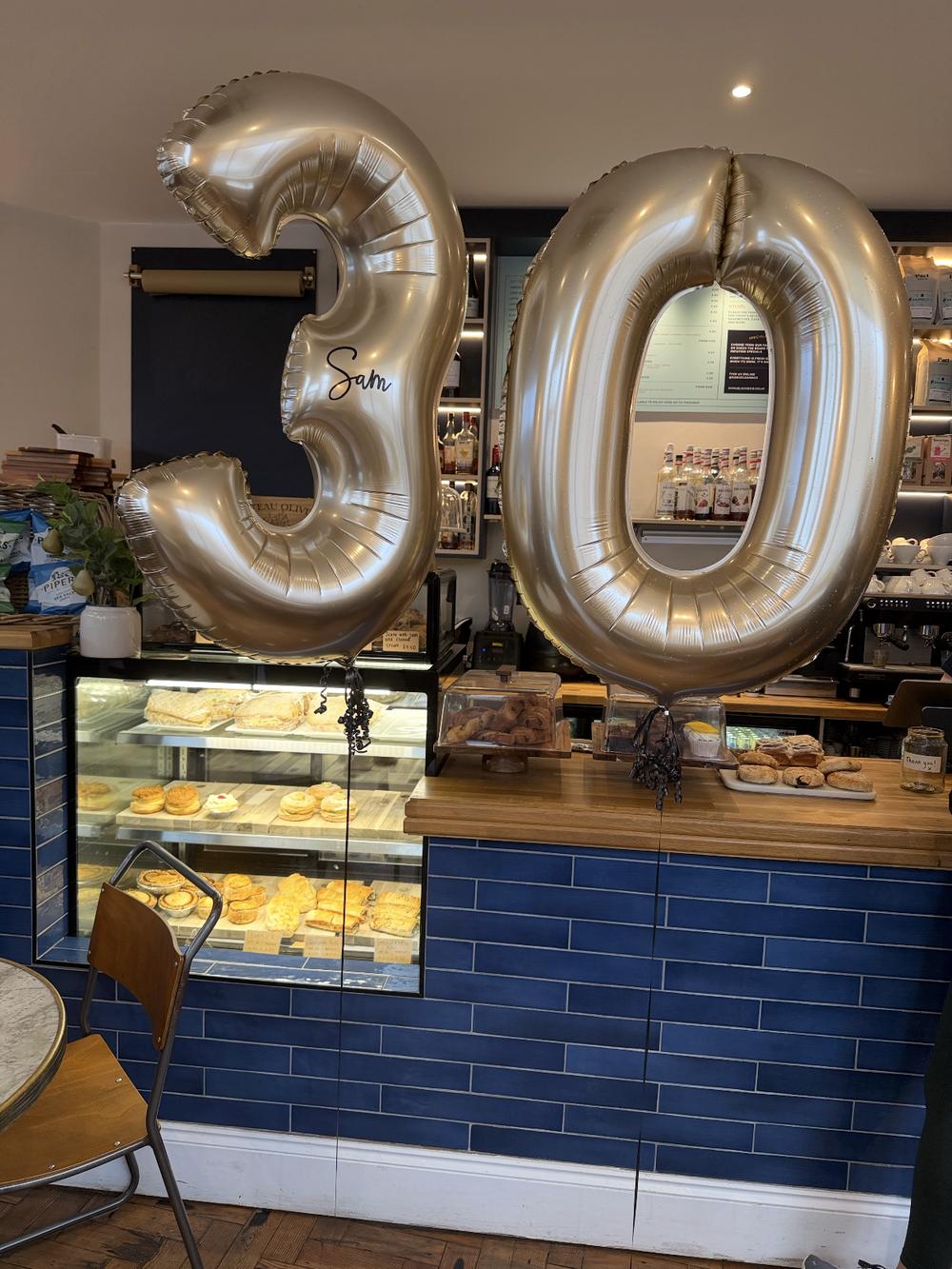 Gold personalised 30th birthday number balloon display